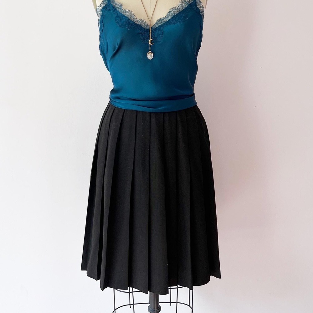 SIZE M 1980s Black Pleated Mini Skirt